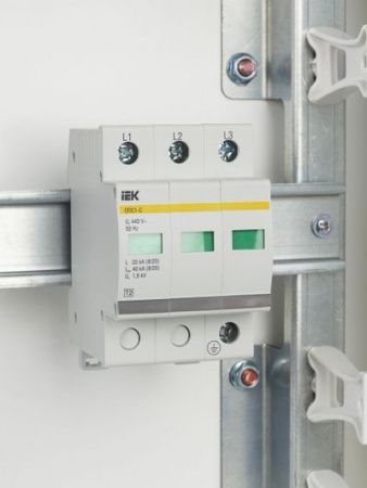 KARAT Ограничитель импульсного перенапряжения ОПС1-C 3P In=20кА Un=400В Im=40кА IEK