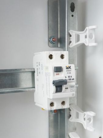ARMAT Выключатель дифференциального тока R10N 2P 63А 100мА тип AC IEK